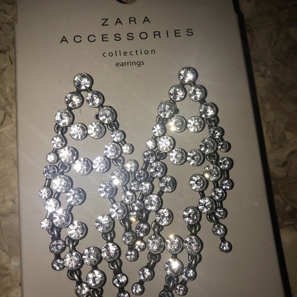 Zara Accessories diamond like chandelier earrings - Picture 3 of 4